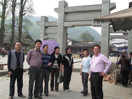 共同见证新农村的发展