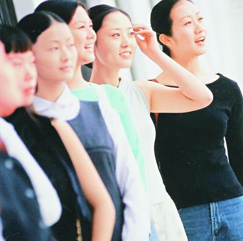 700俊男靓女争<em>考</em>新川航40名空哥<em>空姐</em>_棠中外